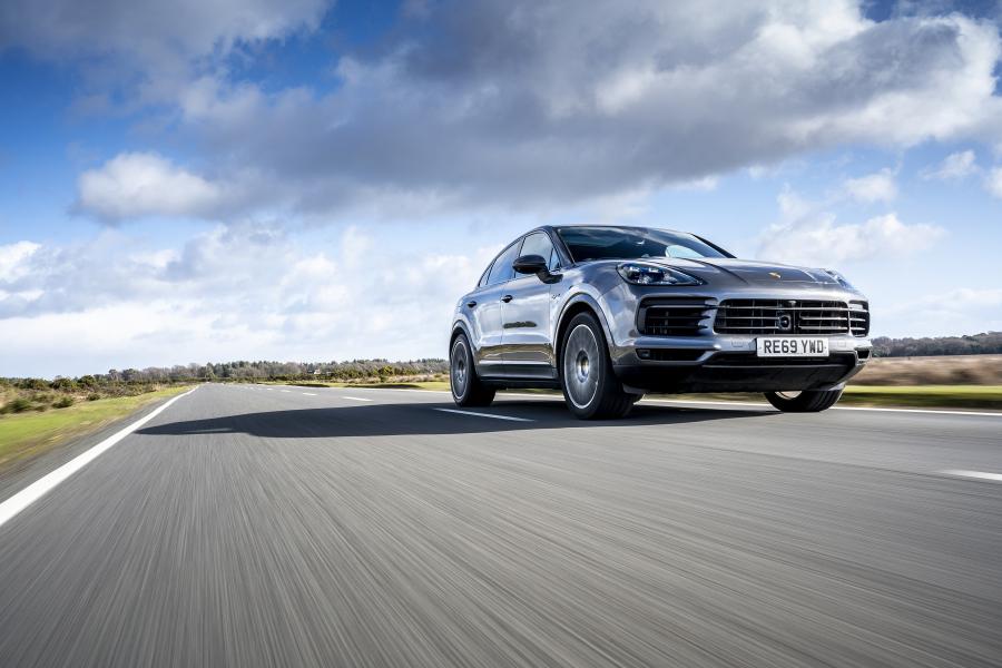  Porsche Cayenne E-Hybrid Coupe 2019 года  (UK) (фото 23 из 33)